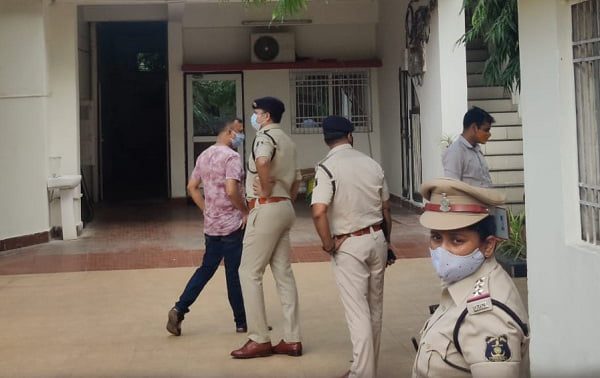 IPS जीपी सिंह को गिरफ्तार करने पहुंची पुलिस, पिछले कुछ दिनों से फरार हैं एडीजी, कम्प्यूटर व मकान के सर्च वारंट के साथ पुलिस ने दी दबिश