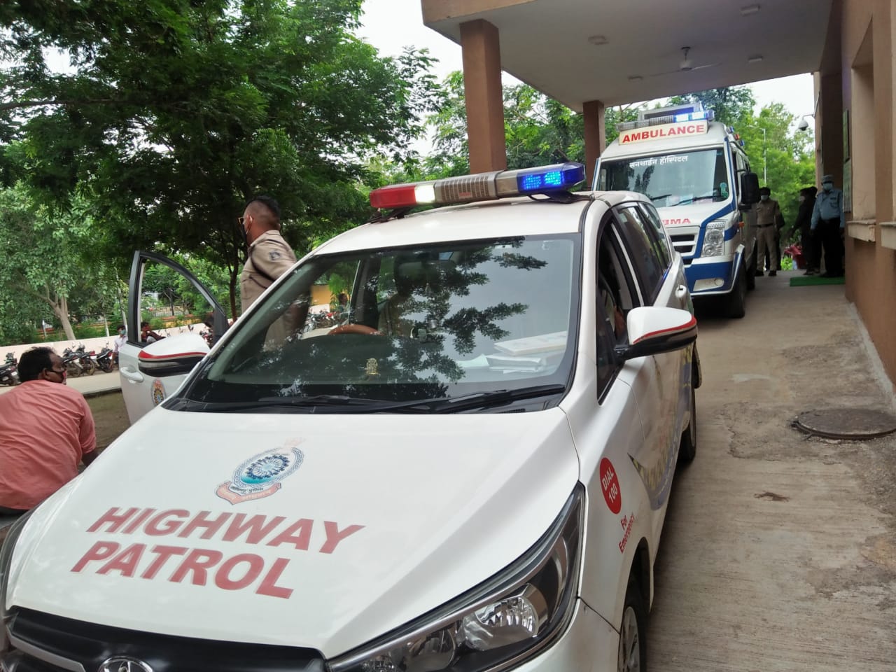 यातायात पुलिस दुर्ग द्वारा 1 बार फिर ग्रीन कोरिडोर बनाकर 92 वर्षीय वृद्ध महिला को  40 मिनट में भिलाई से रामकृष्ण हॉस्पिटल, रायपुर पहुंचाया