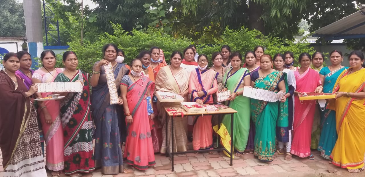 तिरंगे के राखी से बंधा अमृत महोत्सव, बीएसपी सीएसआर ने दिया महिला समूहों को राखी निर्माण का प्रशिक्षण