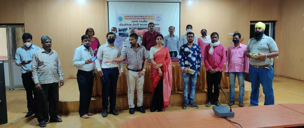 कामधेनु विश्वविद्यालय दुर्ग में वैज्ञानिक डेयरी पालन विषय पर राज्य स्तरीय पांच दिवसीय कृषक प्रशिक्षण का समापन