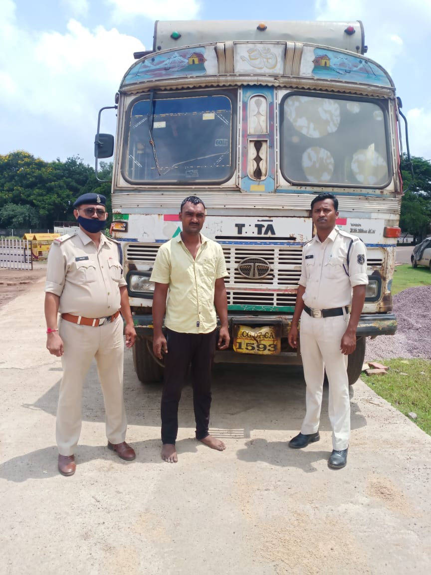 अनिल कबाड़ी के गोदाम में भिलाई 3 पुलिस ने मारा छापा 12 टन कबाड़ व परिवहन में प्रयुक्त की गई ट्रक जप्त, एक आरोपी गिरफ्तार