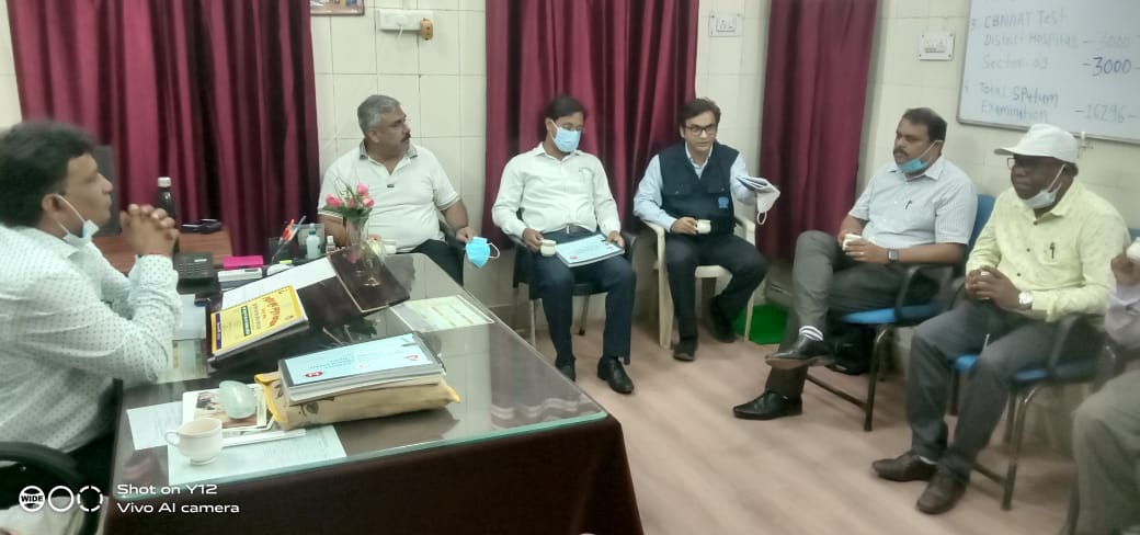 डब्लूएचओ की टीम ने दुर्ग जिले में लिया कुष्ठ उन्मूलन कार्यक्रम का जायजा, कुष्ठ मरीजों से पीएचसी मचांदूर, हनौदा व एसएचसी धनोरा में मिले