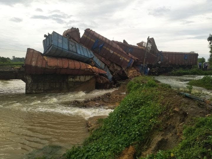 अत्यधिक वर्षा के कारण अंगुल उड़ीसा मैं माल गाड़ी पलटी 6 डिब्बे बहे नदी में दुर्ग पुरी सहित 12 गाड़ियां रद्द, अत्यधिक वर्षा के कारण अंगुल उड़ीसा मैं माल गाड़ी पलटी 6 डिब्बे बहे नदी में दुर्ग पुरी सहित 12 गाड़ियां रद्द,
