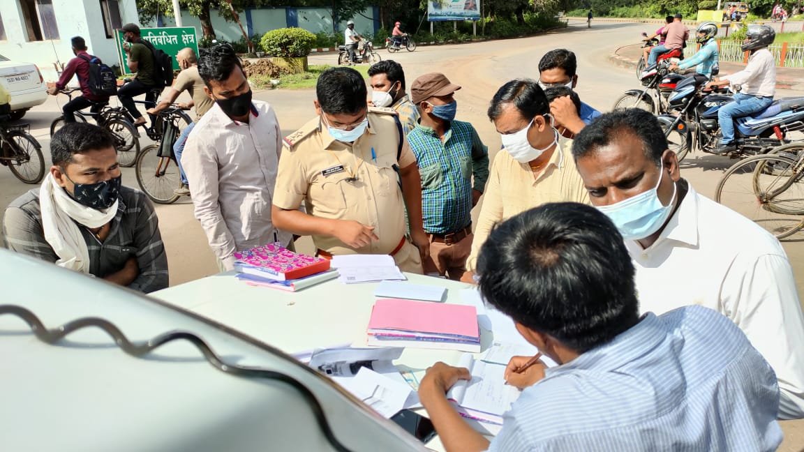 भिलाई स्टील प्लांट में आरटीओ छापा, टैक्सी परमिट के बिना चल रही 12 गाड़ियां जप्त , राजस्व का हो रहा था शासन को नुकसान भिलाई स्टील प्लांट में आरटीओ छापा, टैक्सी परमिट के बिना चल रही 12 गाड़ियां जप्त , राजस्व का हो रहा था शासन को नुकसान