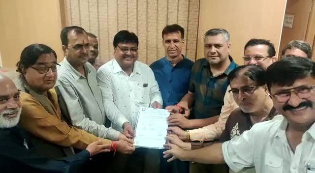 चेंबर के दुर्ग इकाई चेयरमैन पवन, अध्यक्ष प्रहलाद, कार्यकारी अध्यक्ष दर्शन लाल , प्रकाश महामंत्री के पद पर नियुक्ति सौपे  गए नियुक्ति पत्र