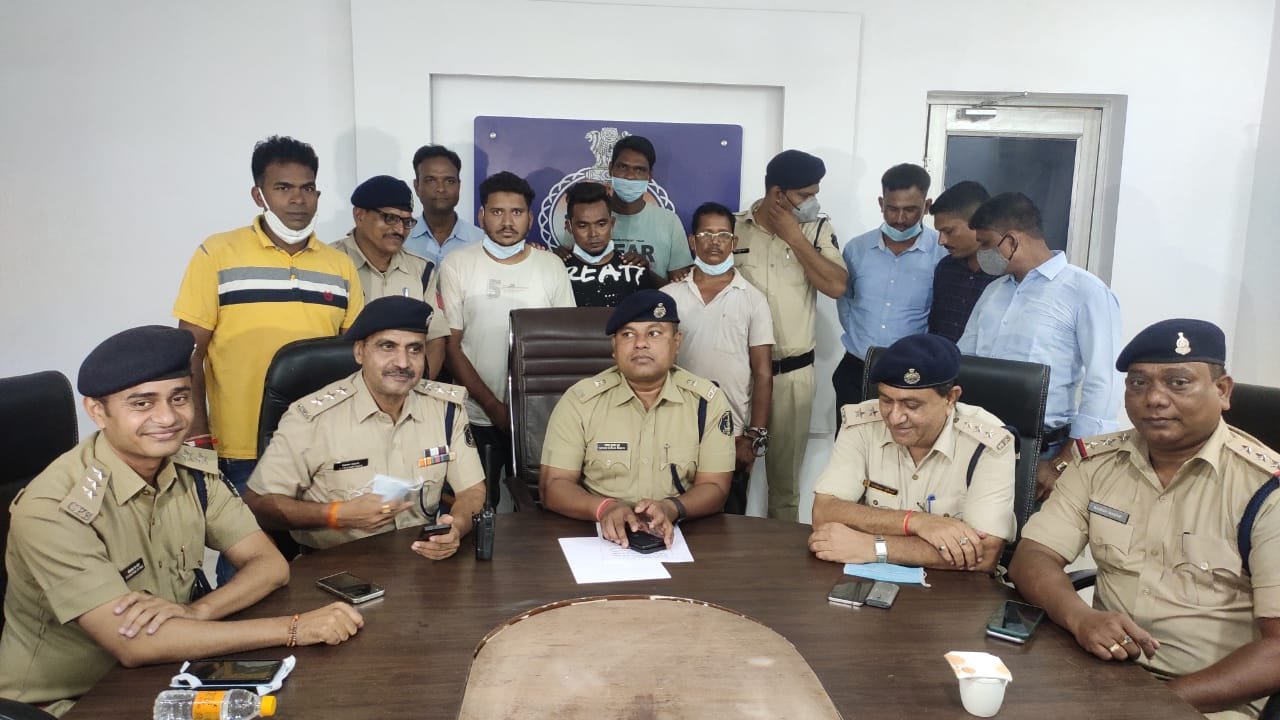 दुर्ग पुलिस के द्वारा नशीली दवाइयों का जखीरा किया बरामद, 20 लाख की 4 लाख टेबलेट धमतरी से लाई गई थी जिले में बेचने, तीन आरोपी गिरफ्तार