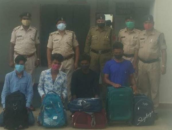 रेलवे पुलिस द्वारा 53 किलो गांजा के साथ 4 आरोपियों को रेलवे पुलिस ने किया गिरफ्तार, जब गांजे की कीमत 2 लाख 65 हजार
