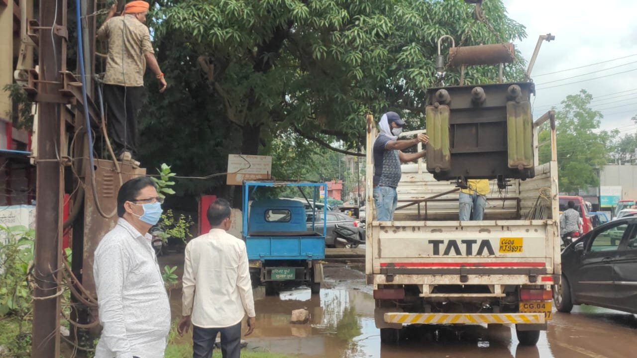 नल घर के समीप ट्रांसफार्मर हुआ खराब , दुर्ग निगम के कई वार्डों में आज सुबह जल आपूर्ति हुई बाधित, शाम को मिलेगा पानी