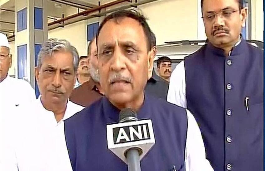 गुजरात के सीएम विजय रूपाणी का इस्तीफा, बोले- हम मोदी के नेतृत्व में लड़ते हैं, हमारे नेतृत्व का सवाल नहीं