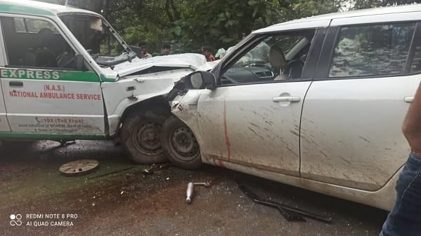 महतारी एक्सप्रेस और स्विफ्ट कार में जोरदार भिड़ंत, 9 लोगों को आई गंभीर चोट, सभी घायलों को अपोलो किया गया रेफर महतारी एक्सप्रेस और स्विफ्ट कार में जोरदार भिड़ंत, 9 लोगों को आई गंभीर चोट, सभी घायलों को अपोलो किया गया रेफर