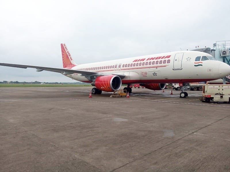 एयर इंडिया की फ्लाइट का रायपुर एयरपोर्ट पर बड़ा हादसा, लैंडिंग के दौरान टकराया पक्षी, 179 यात्री थे सवार
