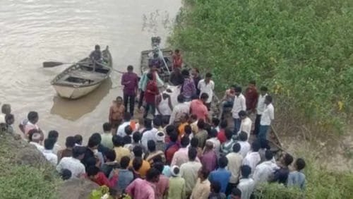उफनती नदी में एक किनारे से दूसरे किनारे जाते पलटी नाव, 30 लोग सवार थे , 11 की मौत, 3 शव निकाले गए, मचा हड़कंप