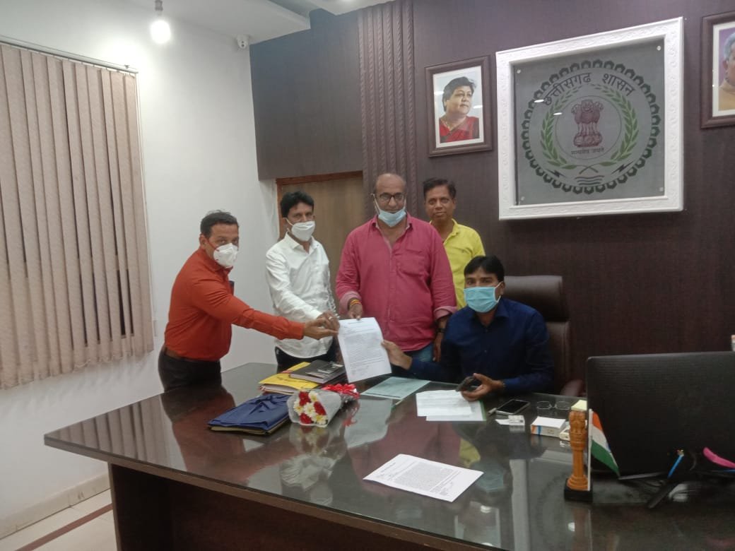 शिवनाथ कांपलेक्स में सड़क पर काबिज कब्जे धारियों के खिलाफ शीघ्र होगी कार्यवाही आयुक्त, कांग्रेस प्रवक्ता ने निगम आयुक्त को सौंपा ज्ञापन शिवनाथ कांपलेक्स में सड़क पर काबिज कब्जे धारियों के खिलाफ शीघ्र होगी कार्यवाही आयुक्त, कांग्रेस प्रवक्ता ने निगम आयुक्त को सौंपा ज्ञापन
