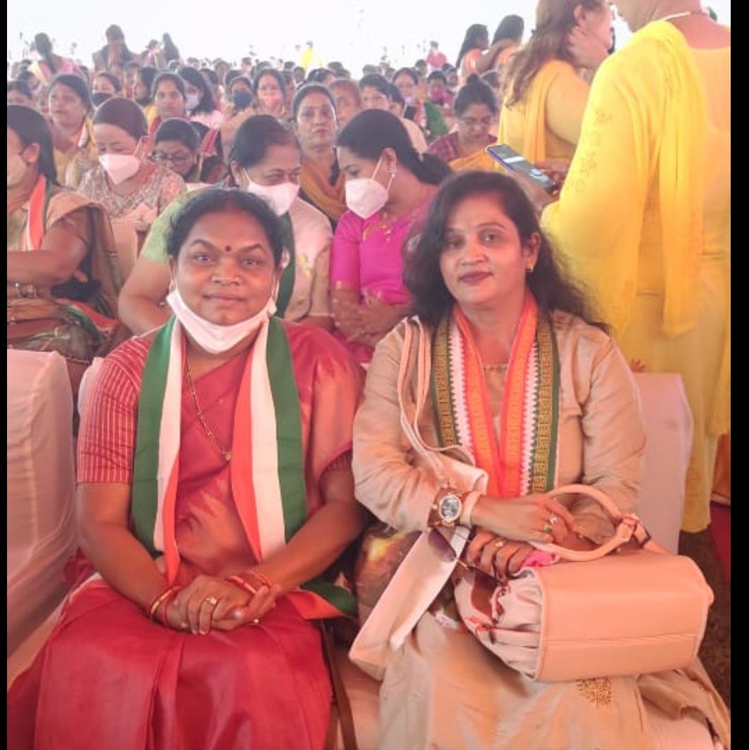 रसोई का बजट और स्वाद दोनों बिगाड़ कर कमर तोड़ रही केंद्र सरकार-रत्नावली,  00 मोदी सरकार के खिलाफ दिल्ली में महिला कांग्रेसियों ने दिया धरना