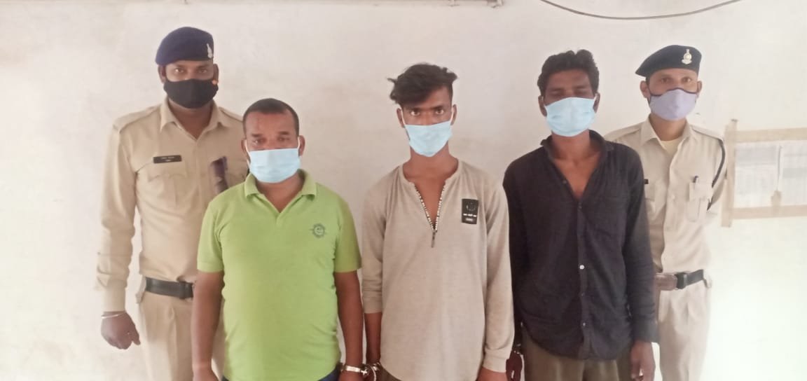 चाकू की नोक पर देर रात्रि मोटरसाइकिल लूट की घटना को अंजाम देने वाले तीन आरोपियों को सुपेला पुलिस ने किया गिरफ्तार चाकू की नोक पर देर रात्रि मोटरसाइकिल लूट की घटना को अंजाम देने वाले तीन आरोपियों को सुपेला पुलिस ने किया गिरफ्तार