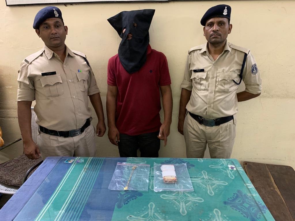 लूट की दो घटनाओं को अंजाम देने वाले आरोपी को पकड़ा भिलाई 3 पुलिस ने, आरोपी से 4 ग्राम सोने का लॉकेट एवं 1900 रुपए जप्त