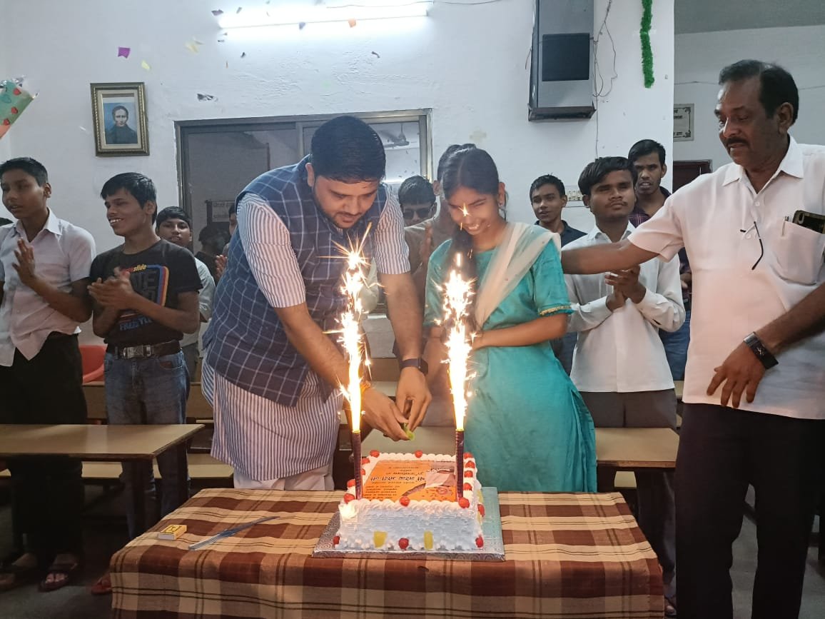 प्रधानमंत्री का 71 वा जन्म दिवस नयनदीप विद्या मंदिर में दिव्यांग बच्चों के साथ मनाया अतुल पर्वत ने