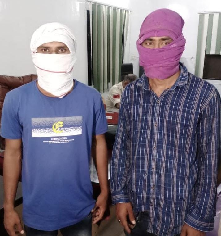 देशी कट्टे के साथ हत्या के प्रयास के दो आरोपी गिरफ्तार, पुरानी रंजिश के चलते कट्टे व चाकू से किया था वार