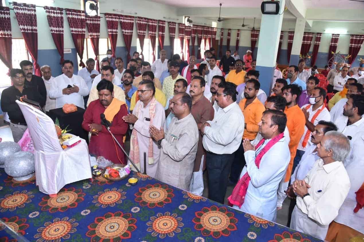 विप्र समाज ने मुख्यमंत्री के पिता नंद कुमार बघेल द्वारा ब्राम्हण समाज पर की गई आपत्तिजनक टिप्पणी का सर्वब्राम्हण समाज ने किया कड़ा विरोध विप्र समाज ने मुख्यमंत्री के पिता नंद कुमार बघेल द्वारा ब्राम्हण समाज पर की गई आपत्तिजनक टिप्पणी का सर्वब्राम्हण समाज ने किया कड़ा विरोध