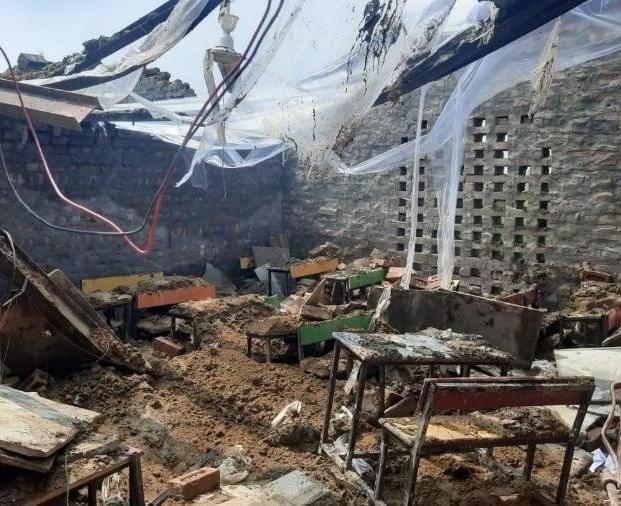 स्कूल में पढ़ रहे थे अचानक गिर पड़ी छत, मलबे में दबे तीसरी कक्षा के 27 बच्चे और 3 मजदूर, 7 की हालत गंभीर