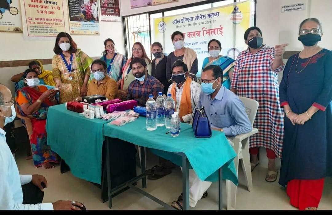 सफाई कर्मी व अन्य कोरोना वारियर का हुआ सम्मान, चश्मा वितरण भी किया