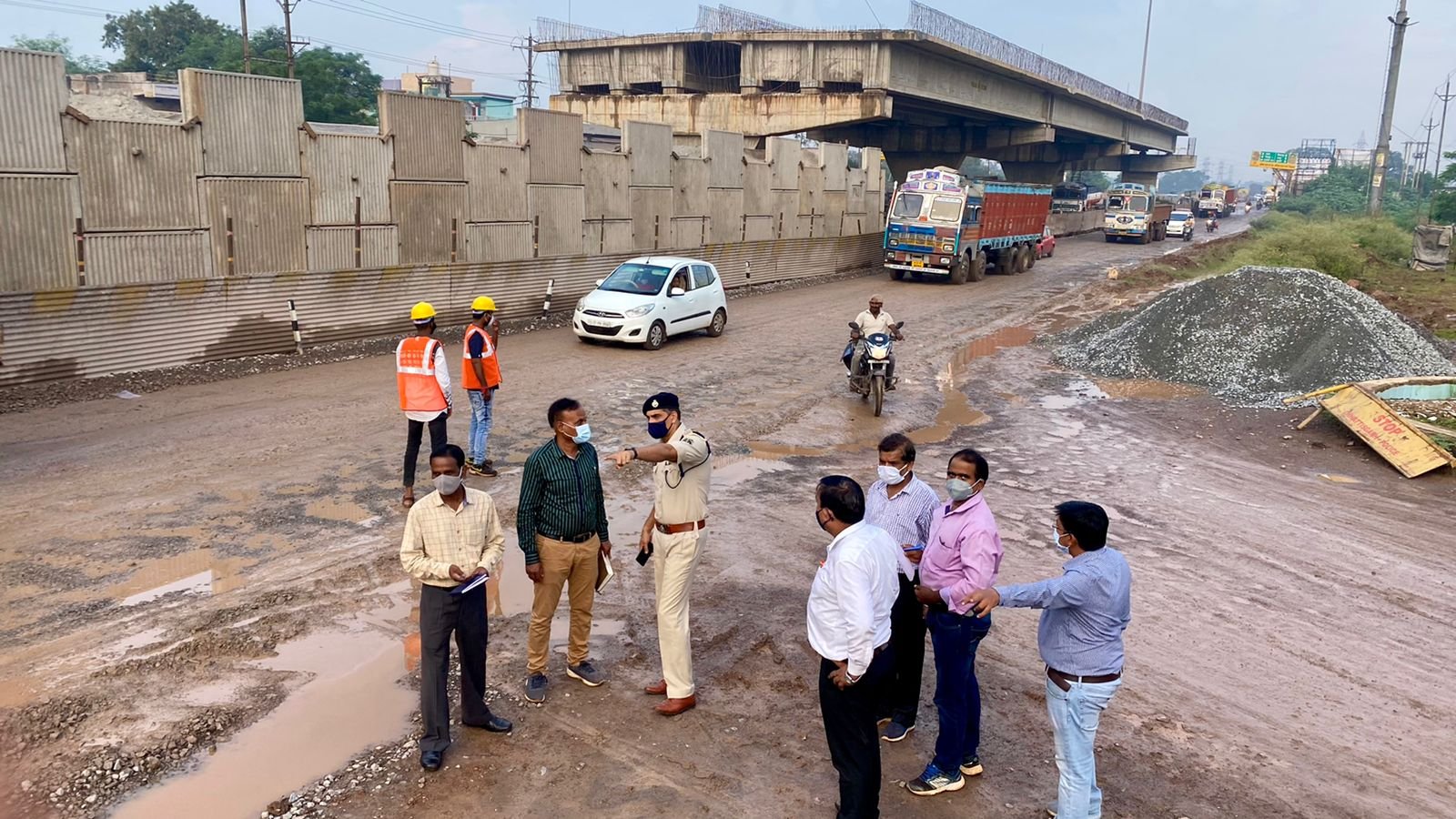 राष्ट्रीय राजमार्ग पर सुगम आवागमन की व्यवस्था बनाए निर्माणकर्ता एजेंसी, रात में प्रकाश की व्यवस्था एवं वर्षा के पानी की निकासी सुनिश्चित करें