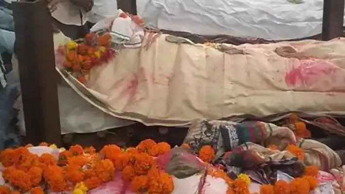 एक घर से साथ उठी चार अर्थियां, पिता ने कांपते हाथों से जलाईं बेटों की चिता एक घर से साथ उठी चार अर्थियां, पिता ने कांपते हाथों से जलाईं बेटों की चिता