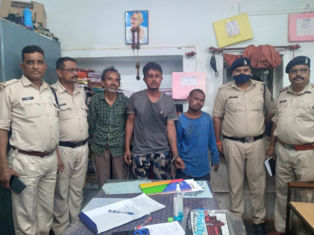 ग्राम करंजा भिलाई में शराब मांगने पर नशेड़ियों ने की युवक की हत्या, जेवरा सिरसा पुलिस ने तत्काल तीन आरोपियों को किया गिरफ्तार