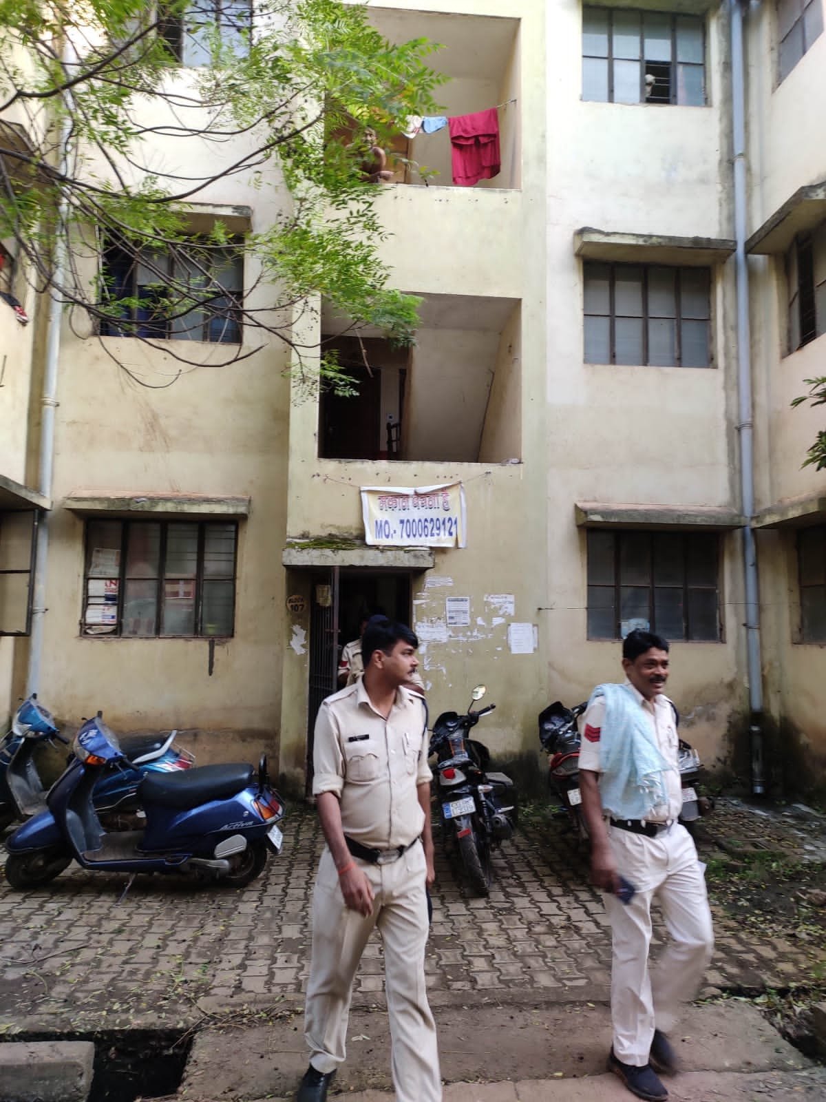 तालपुरी इंटरनेशनल कॉलोनी में पुलिस के द्वारा आकस्मिक चेकिंग, स्मृति नगर क्षेत्र से चोरी वाहन बरामद, आठ जोड़े संदिग्ध हालत में मिले