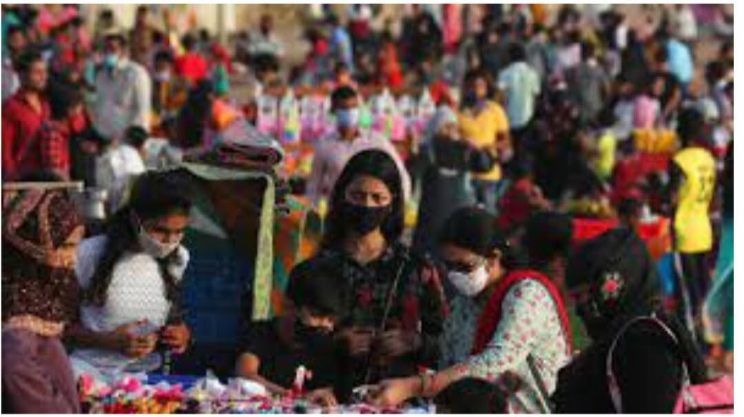 कोरोना दे रहा तीसरी लहर की चेतावनी, 24 घंटे में आए 41965 नए केस, 460 ने तोड़ा दम