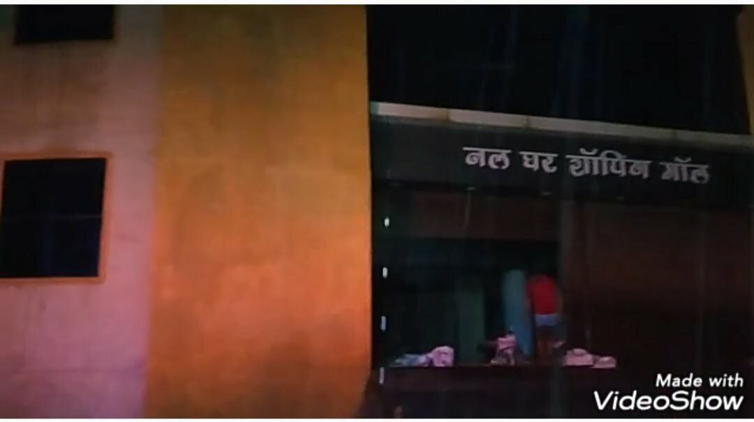 नलघर शॉपिंग मॉल दुर्ग में लगी आग को बरसते पानी में रात्रि 2:30 बजे बड़े ही बहादुरी से बुझाया अग्निशमन आपातकालीन सेवा ने नलघर शॉपिंग मॉल दुर्ग में लगी आग को बरसते पानी में रात्रि 2:30 बजे बड़े ही बहादुरी से बुझाया अग्निशमन आपातकालीन सेवा ने