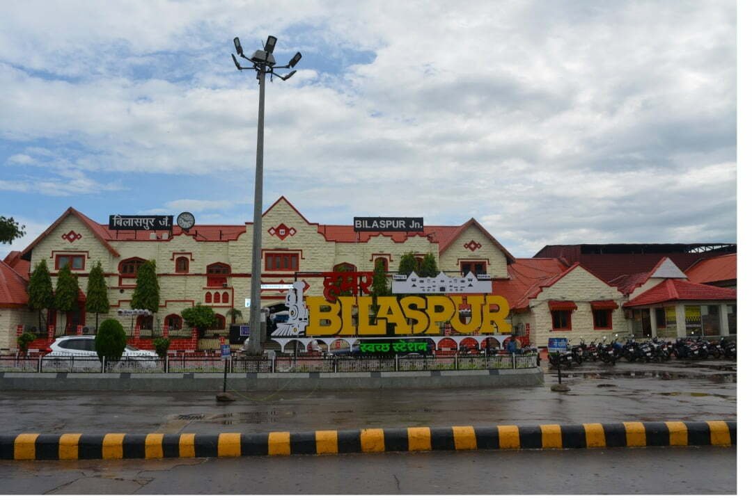 झारसुगुड़ा गोंदिया ट्रेन को सिग्नल दिया खाली डिब्बों के ट्रैक पर, होने वाली थी टक्कर, ड्राइवर की सूझ-बूझ से  दुर्घटना का क्या हुआ पढ़ें पूरी खबर