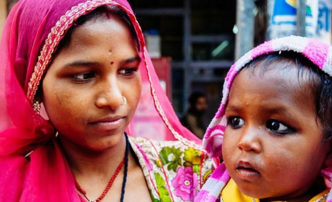 माँ का नाम बच्चों को क्यों नहीं देते सरकारी दस्तावेज़?