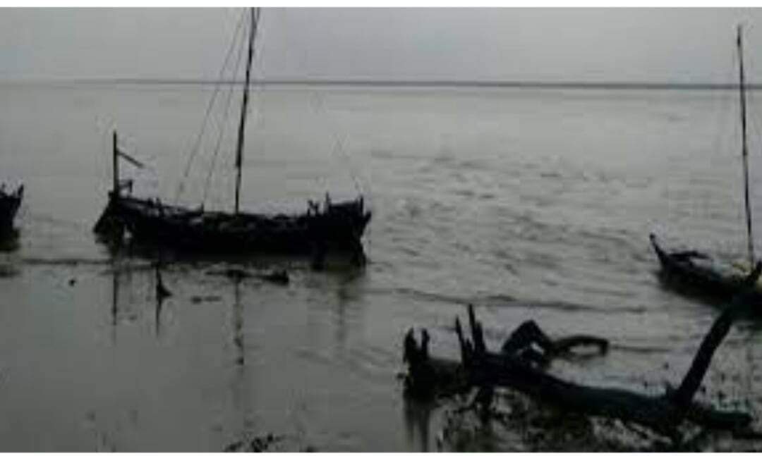 गुजरात तट पर नशीली दवाओं के भंडार के साथ पकड़ी गई ईरानी नौका गुजरात तट पर नशीली दवाओं के भंडार के साथ पकड़ी गई ईरानी नौका