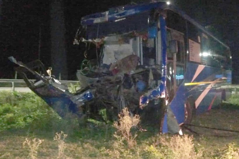 ट्रक-बस में जबरदस्त भिड़ंत, ड्राइवर समेत दो लोगों की मौत, 13 घायल, 65 यात्री थे सवार