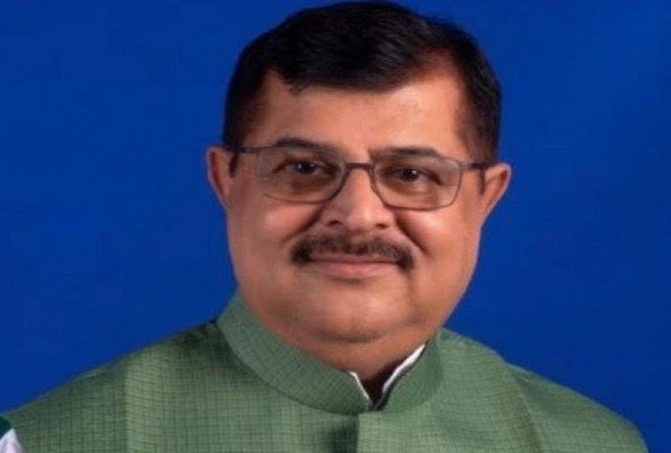 पूर्व मुख्यमंत्री के सलाहकार को पुलिस ने किया गिरफ्तार, रेप के आरोप के बाद चल रहे थे फरार