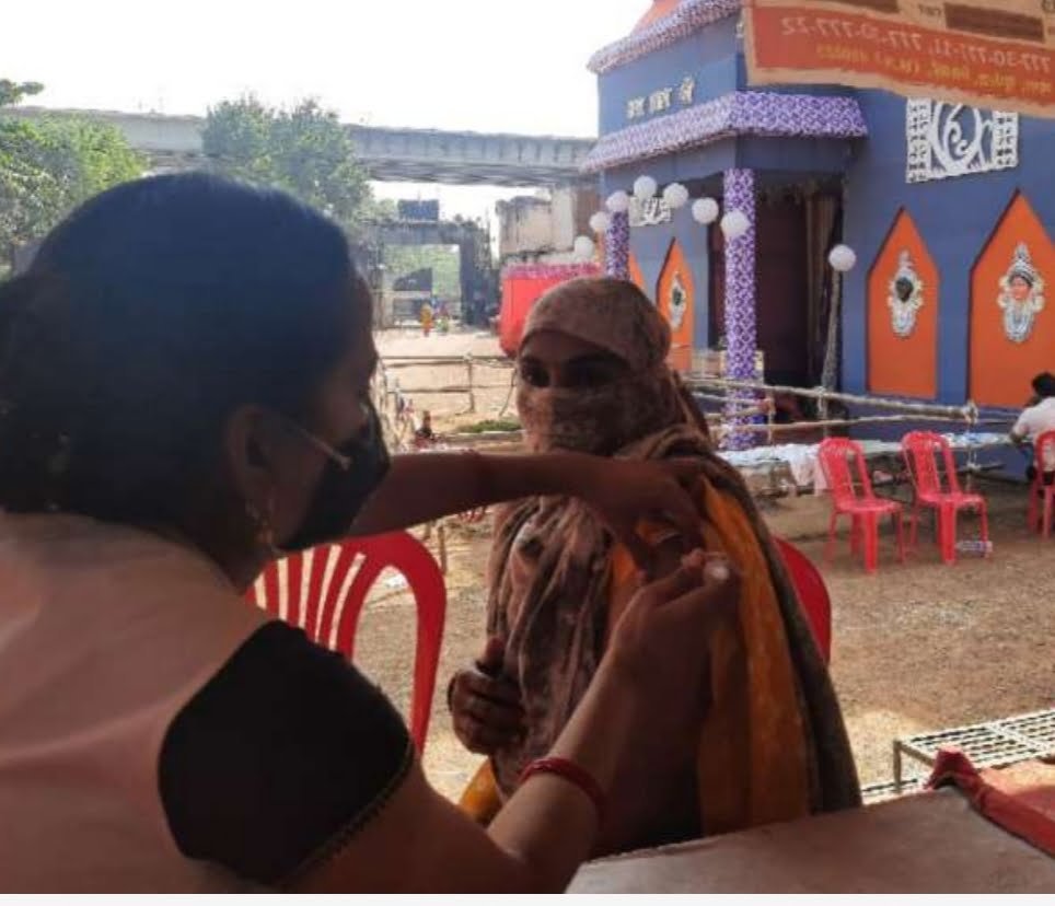 जिले में सिरिंज की कमी से टीकाकरण की रफ्तार पर लगा ब्रेक, पांच डोज वैक्सीन पर सिर्फ एक सिरिंज, पौने 5 लाख लोग दूसरी डोज के लिए लगा रहे चक्कर