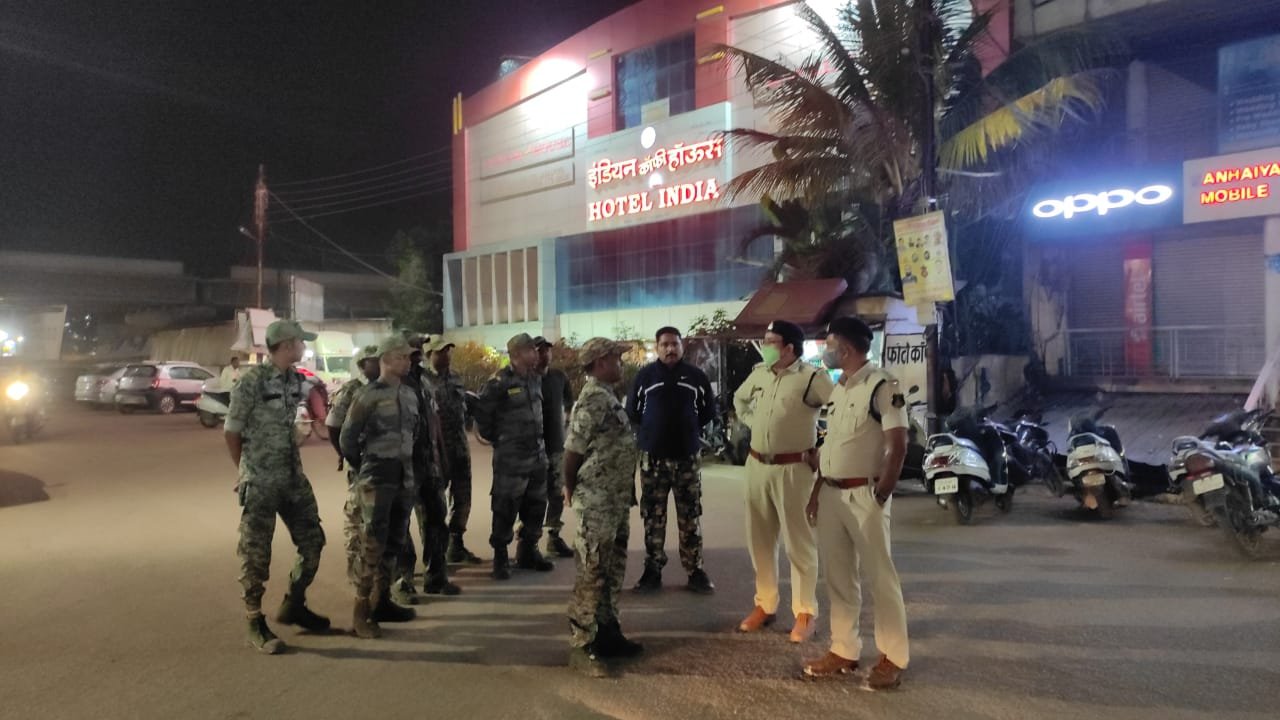 अपराधियों पर नजर रखने दुर्ग पुलिस ने शुरू किया पैदल पेट्रोलिंग अभियान, त्योहारी सीजन में बनी रहे कानून व्यवस्था