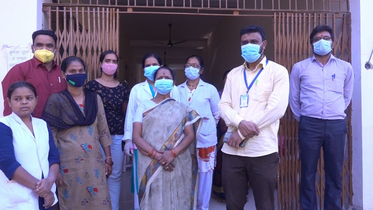 छत्तीसगढ़ प्रदेश स्वास्थ्य कर्मचारी संघ ने भारत में 100 करोड़ हितग्राहियों को वैक्सीन लगाने के लक्ष्य प्राप्त करने पर पीएम एवं सीएम को दी बधाई छत्तीसगढ़ प्रदेश स्वास्थ्य कर्मचारी संघ ने भारत में 100 करोड़ हितग्राहियों को वैक्सीन लगाने के लक्ष्य प्राप्त करने पर पीएम एवं सीएम को दी बधाई