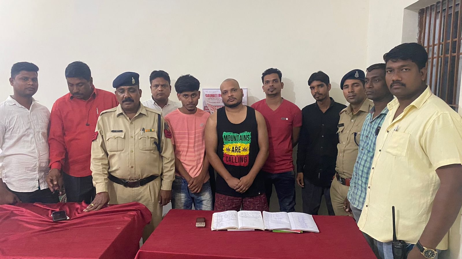 टी – 20 वर्ल्ड कप भारत-पाकिस्तान क्रिकेट मैच में सट्टा खिलाते पांच आरोपी गिरफ्तार, मोबाइल फोन नगद सहित लाखों की सट्टा पट्टी जप्त