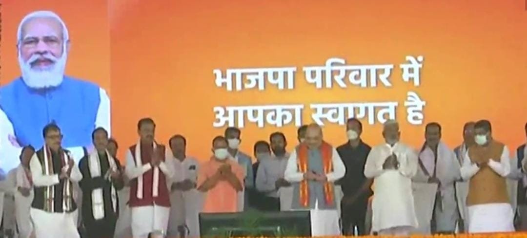 उत्तर प्रदेश में कोई पलायन नहीं होता, पलायन कराने वालों का खुद पलायन हो गया है-अमित शाह उत्तर प्रदेश में कोई पलायन नहीं होता, पलायन कराने वालों का खुद पलायन हो गया है-अमित शाह