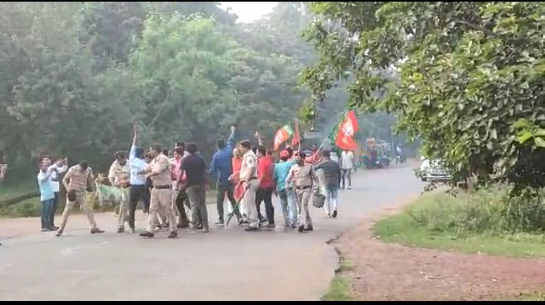 भारतीय जनता युवा मोर्चा ने कवर्धा घटना के खिलाफ मुख्यमंत्री एवं परिवहन मंत्री का फूंका पुतला