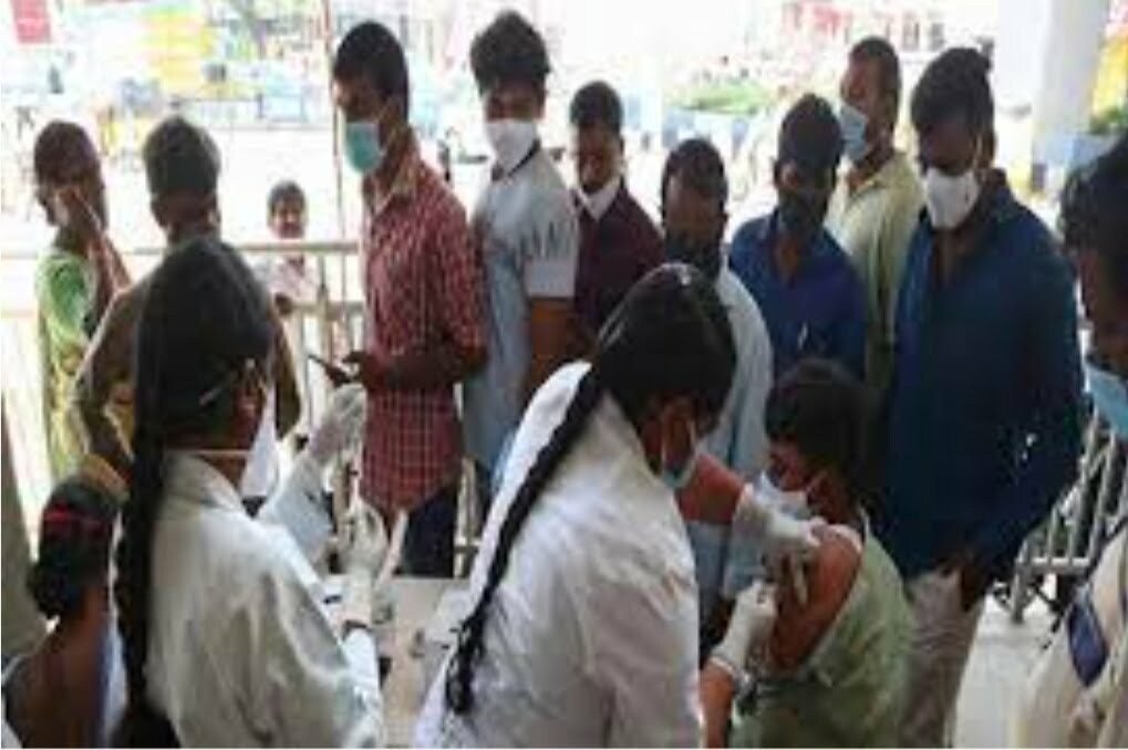अगले हफ्ते तक 100 करोड़ वैक्सीनेशन के लक्ष्य को छू लेगा भारत, जश्न की तैयारी शुरू अगले हफ्ते तक 100 करोड़ वैक्सीनेशन के लक्ष्य को छू लेगा भारत, जश्न की तैयारी शुरू