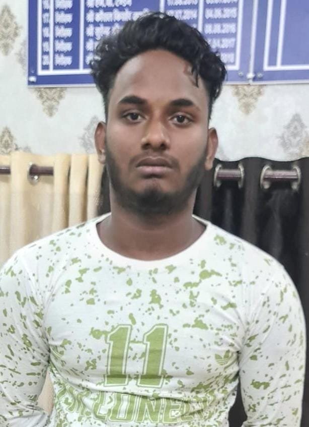 बच्ची को आईसक्रीम खिलाने व गार्डन घुमाने के नाम से छेड़छाड़, नाबालिक ने आरोपी को काटा और स्वयं को बचाया, मोहन नगर पुलिस ने किया आरोपी को शीघ्र गिरफ्तार बच्ची को आईसक्रीम खिलाने व गार्डन घुमाने के नाम से छेड़छाड़, नाबालिक ने आरोपी को काटा और स्वयं को बचाया, मोहन नगर पुलिस ने किया आरोपी को शीघ्र गिरफ्तार