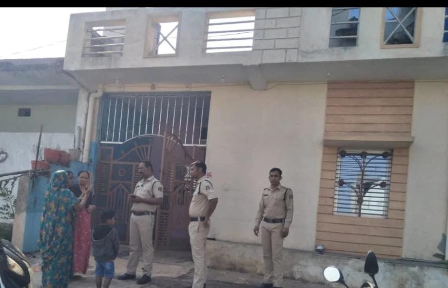 भाई दूज मनाने गई महिला के मकान में चोरी, ताला तोड़ चोरों ने निकाल लिए 3 लाख के जेवरात