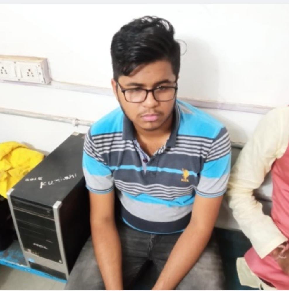 ट्यूशन से लौट रहे नाबालिग का हाउसिंग बोर्ड कॉलोनी कुम्हारी के मुख्य मार्ग पर अपहरण, साइकिल एवं मोबाइल भी लूटा, आरोपियों को शीघ्र पकड़ने का पुलिस ने किया दावा ट्यूशन से लौट रहे नाबालिग का हाउसिंग बोर्ड कॉलोनी कुम्हारी के मुख्य मार्ग पर अपहरण, साइकिल एवं मोबाइल भी लूटा, आरोपियों को शीघ्र पकड़ने का पुलिस ने किया दावा