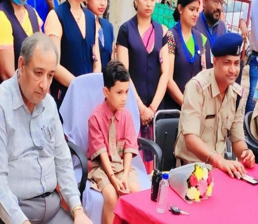 रोहन एक दिन के लिए बना खुर्सीपार थाना का बाल टीआई, स्टाफ की सुनी समस्याएं
