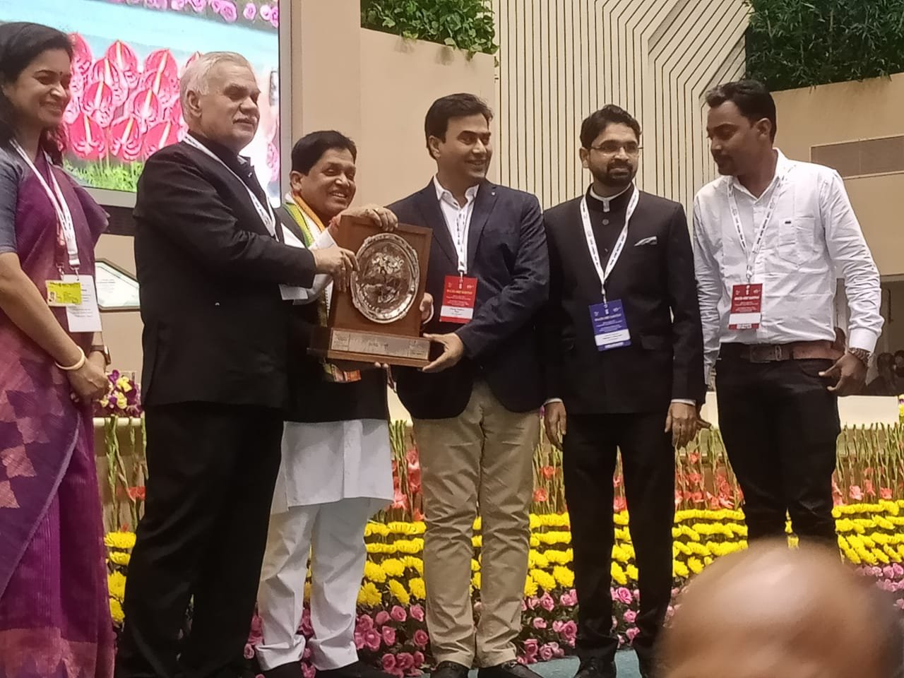 दुर्ग की लंबी छलांग पूरे देश मे 83 से 17 वां रैंक स्वच्छ्ता सर्वेक्षण में दुर्ग ने लहराया अपना परचम, महापौर और आयुक्त को 3 स्टार रेटिंग पुरस्कार ग्रहण किया दुर्ग की लंबी छलांग पूरे देश मे 83 से 17 वां रैंक स्वच्छ्ता सर्वेक्षण में दुर्ग ने लहराया अपना परचम, महापौर और आयुक्त को 3 स्टार रेटिंग पुरस्कार ग्रहण किया