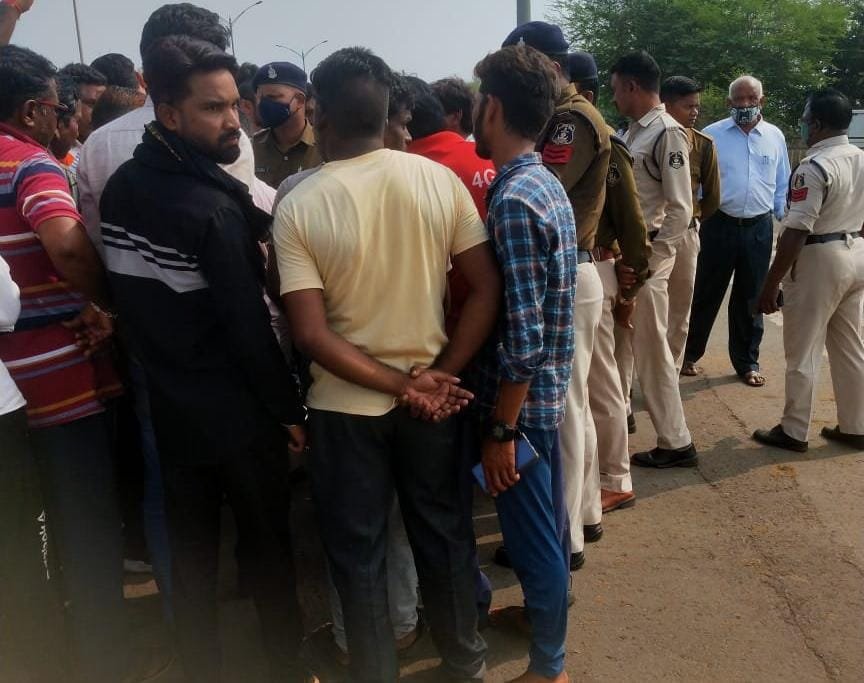 गार्डन में करंट की चपेट से किशोरी की मौत, आक्रोशित लोगों ने सड़क कर दी जाम