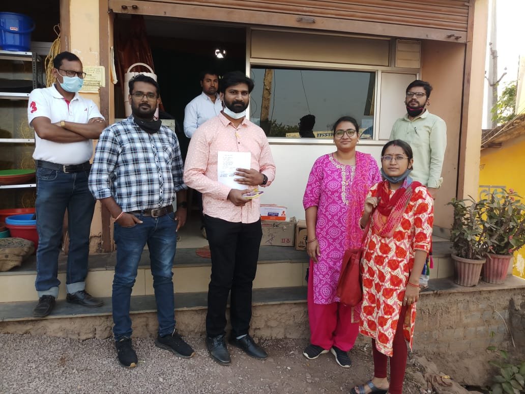 खाद्य एवं औषधि विभाग ने धंधा के अमित दवाखाना में दी दबिश, अनु विज्ञप्ति प्रस्तुत नहीं करने पर दवाखाना किया बंद, दवाइयां भी की गई जप्त